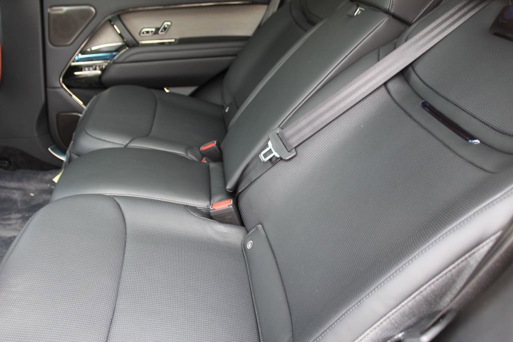 New 2026 Land Rover Range Rover SV image 4