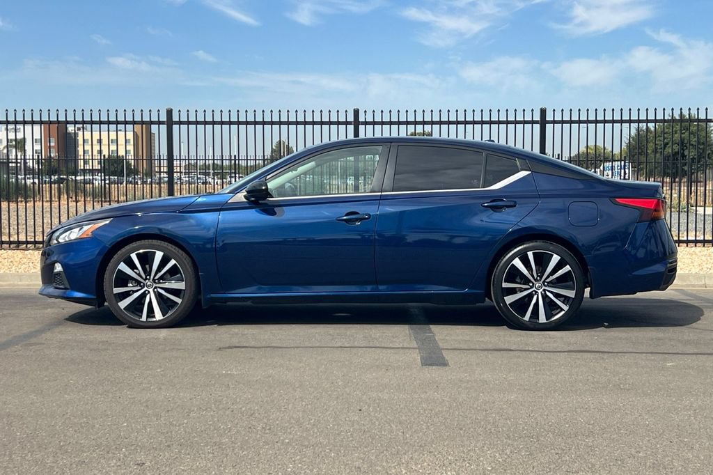 Used 2022 Nissan Altima 2.5 SR FWD image 9