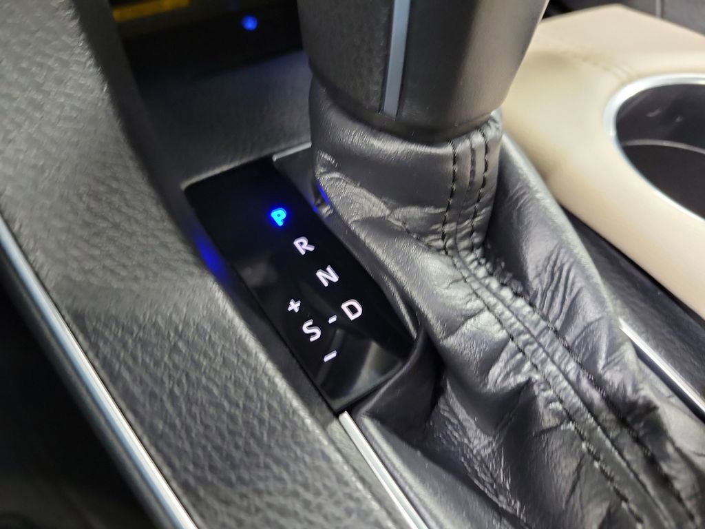 Used 2020 Toyota Avalon XLE w/ Moonroof Package image 17