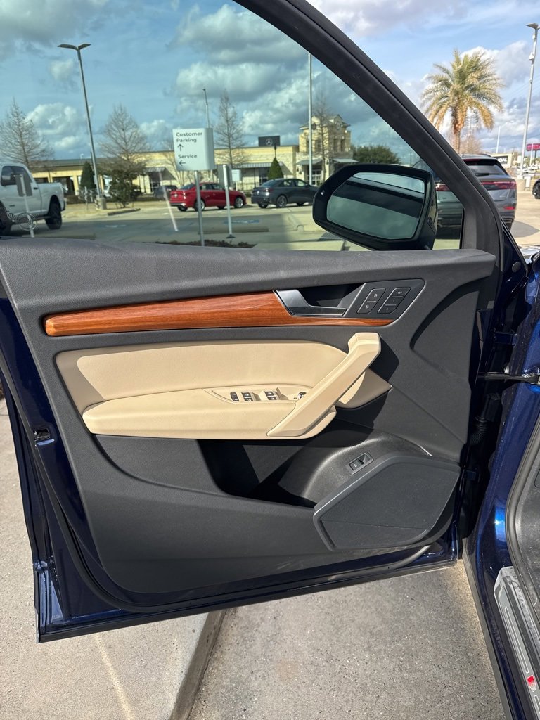 Used 2023 Audi Q5 2.0T Premium w/ Convenience Package image 7