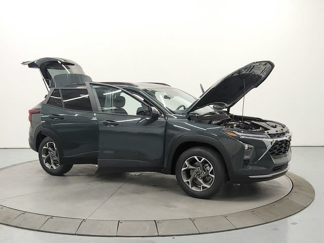 New 2026 Chevrolet Trax LT w/ Driver Confidence Package FWD image 9