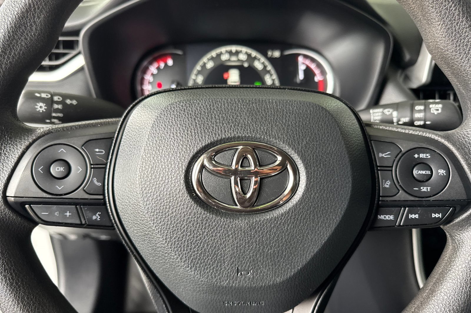 Used 2025 Toyota RAV4 XLE FWD image 23