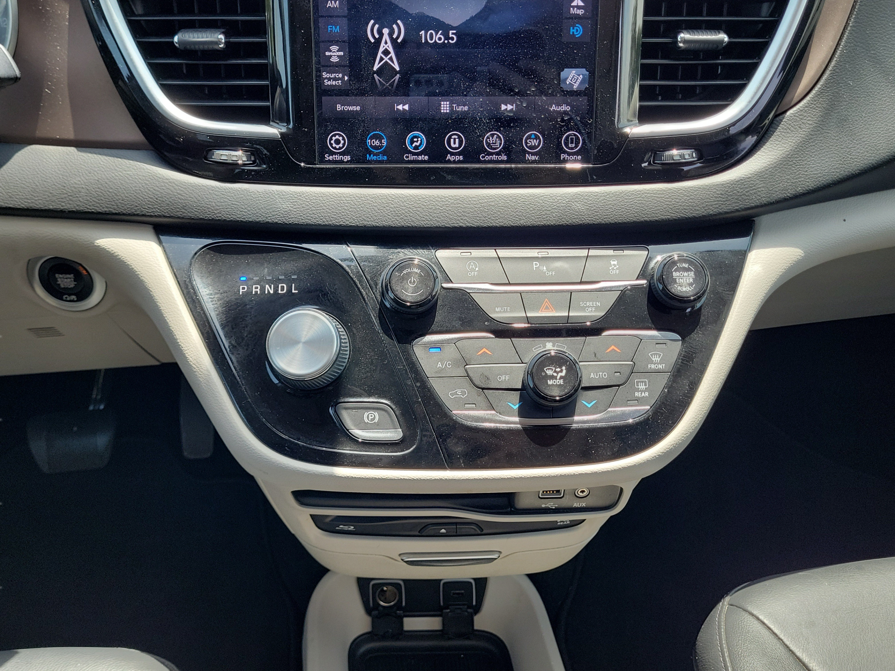 Used 2019 Chrysler Pacifica Touring-L Plus FWD image 14