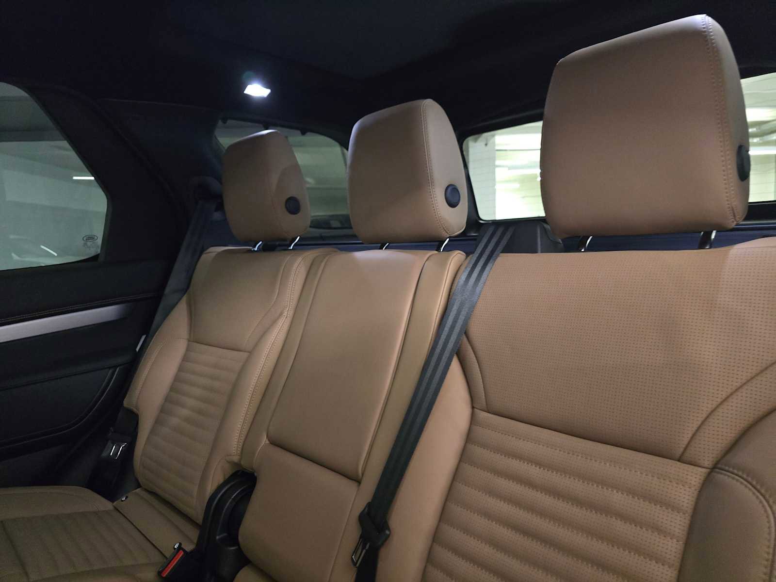 New 2025 Land Rover Discovery Dynamic SE image 17