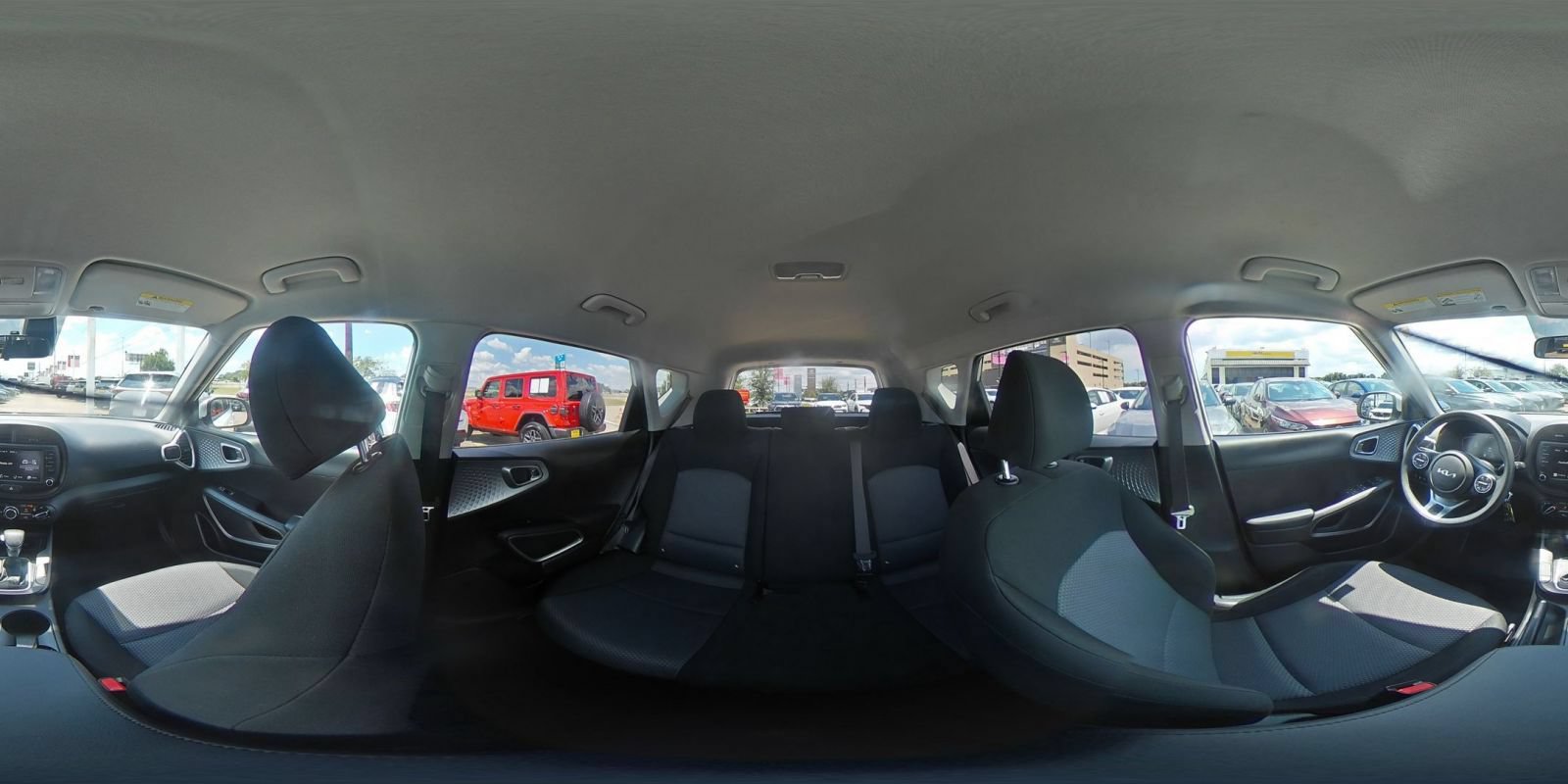 Used 2025 Kia Soul LX w/ LX Technology Package FWD image 39