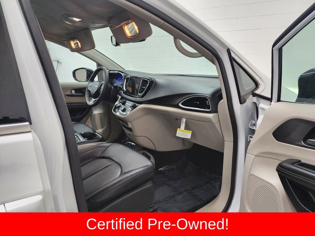 Used 2024 Chrysler Pacifica Touring-L image 31