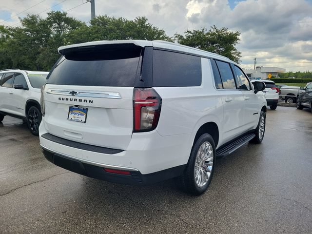 Used 2022 Chevrolet Suburban LT RWD image 4