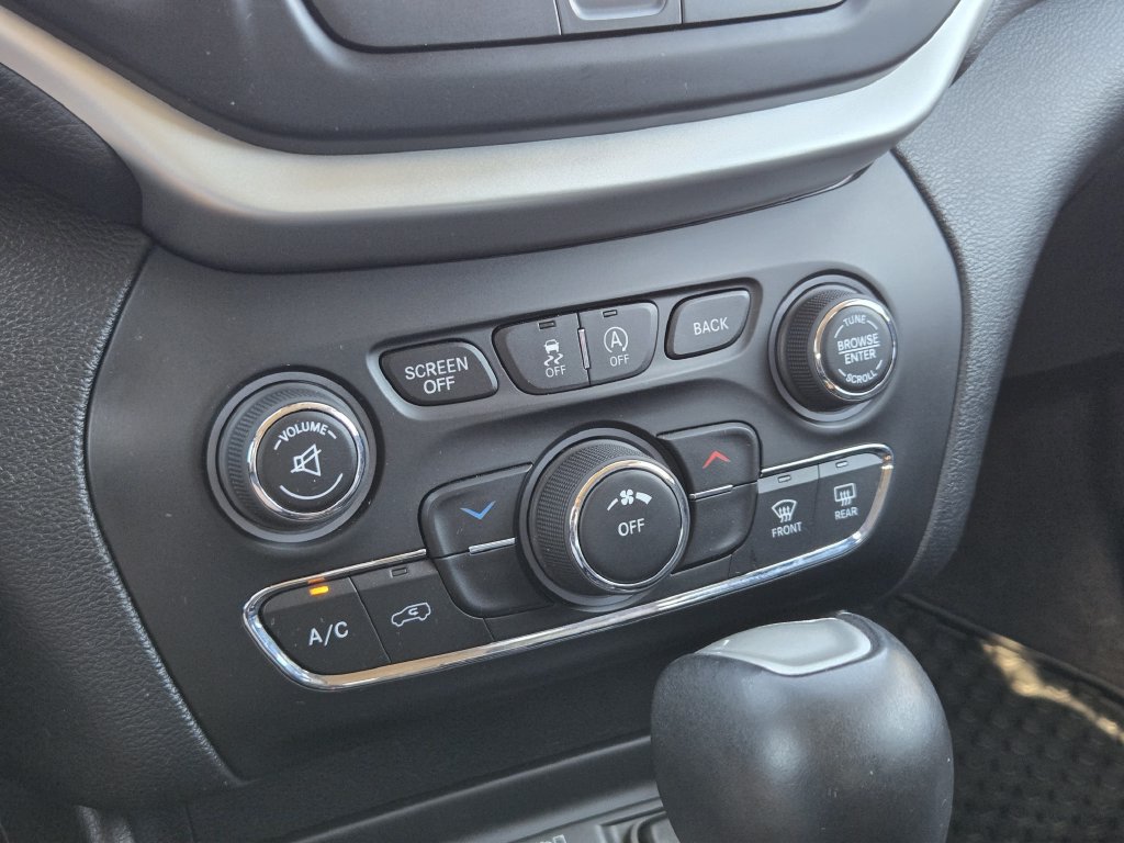 Used 2016 Jeep Cherokee Trailhawk AWD/4WD image 21