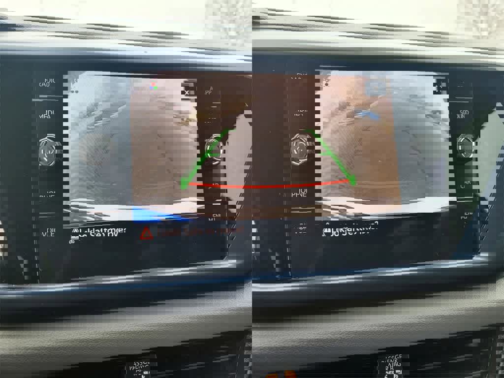 Used 2022 Volkswagen Taos SE w/ Panoramic Sunroof Package image 11