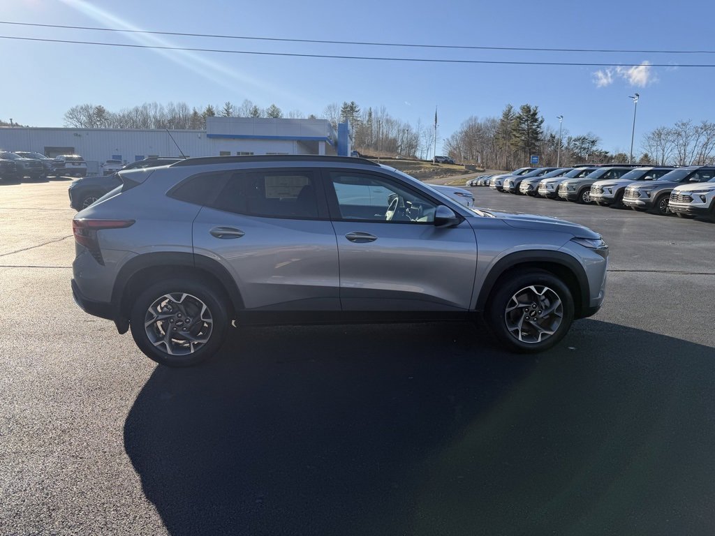 New 2026 Chevrolet Trax LT w/ Sunroof Package image 10