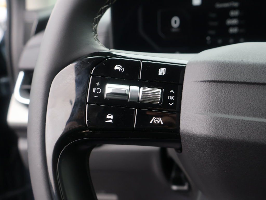 New 2027 Kia Carnival SX w/ Dark Edition Package FWD image 21