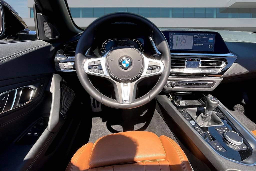 Used 2025 BMW Z4 M40i w/ Edition RWD image 8