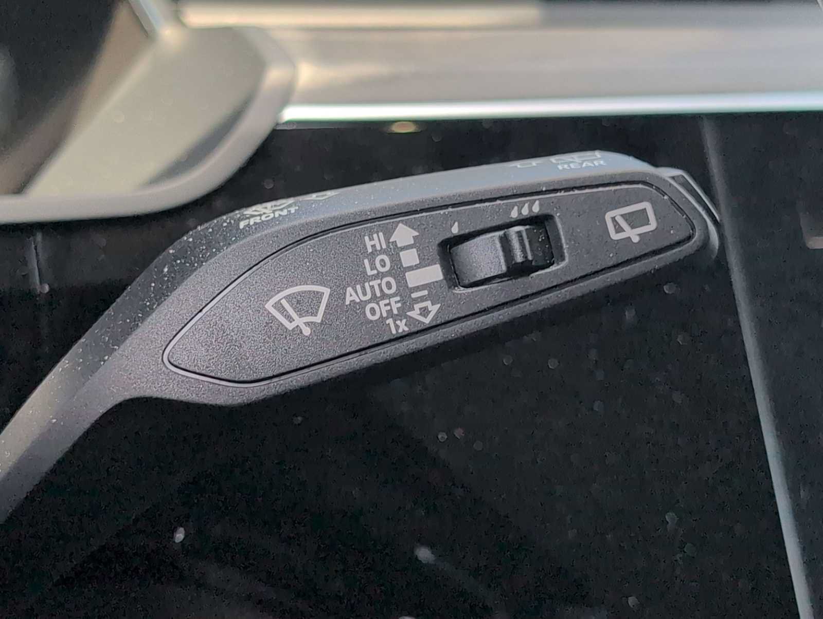 Used 2022 Audi e-tron Premium w/ Convenience Plus Package AWD/4WD image 25