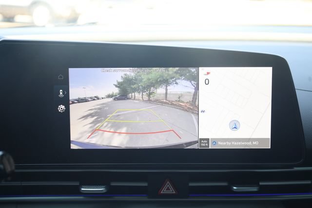 Certified 2025 Hyundai Elantra Limited FWD image 18