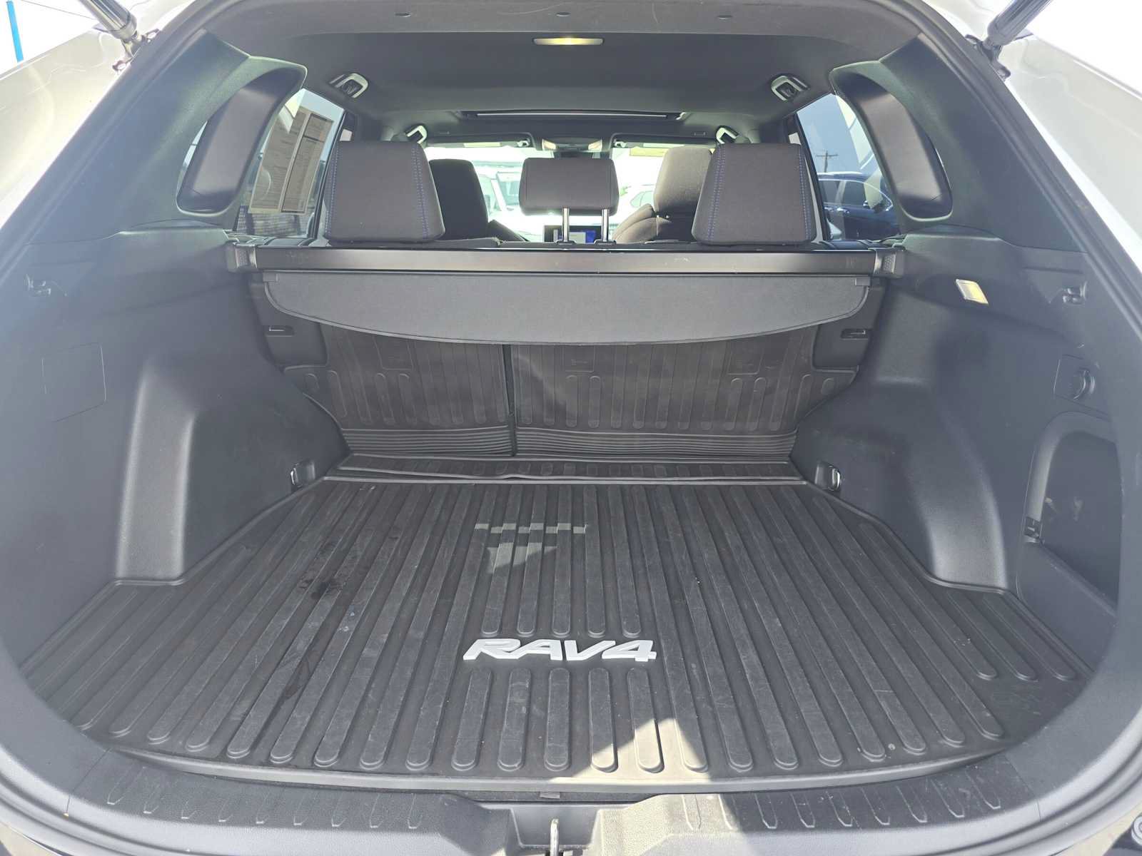 Used 2023 Toyota RAV4 SE w/ Convenience Package AWD/4WD image 14