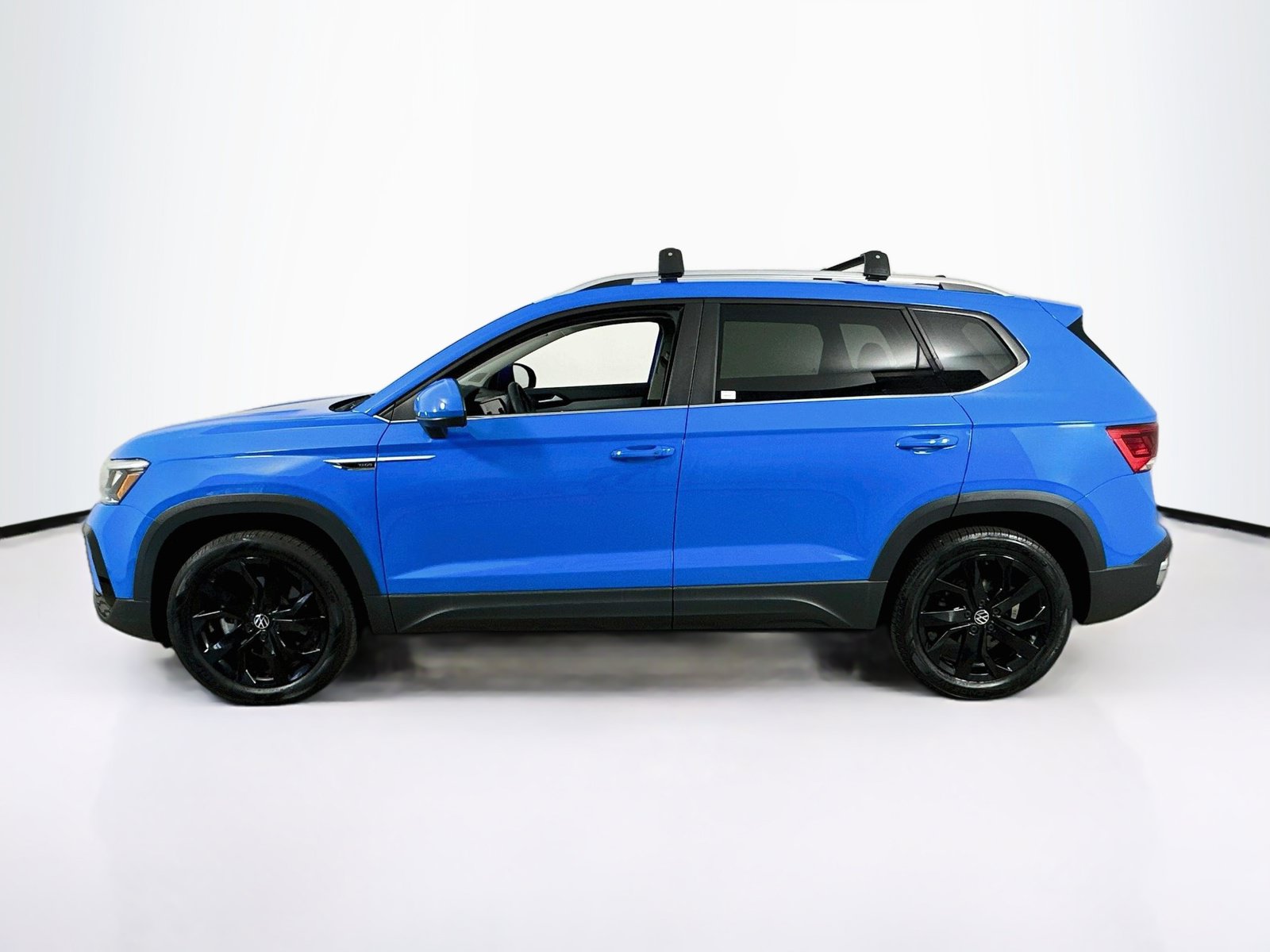 Used 2022 Volkswagen Taos SE w/ Panoramic Sunroof Package AWD/4WD image 8