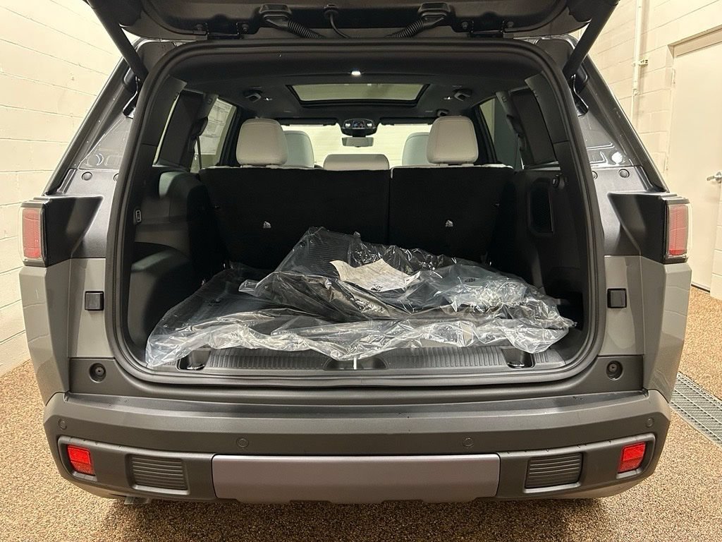 New 2026 Jeep Cherokee Overland w/ Advanced Pro Tech Group AWD/4WD image 11