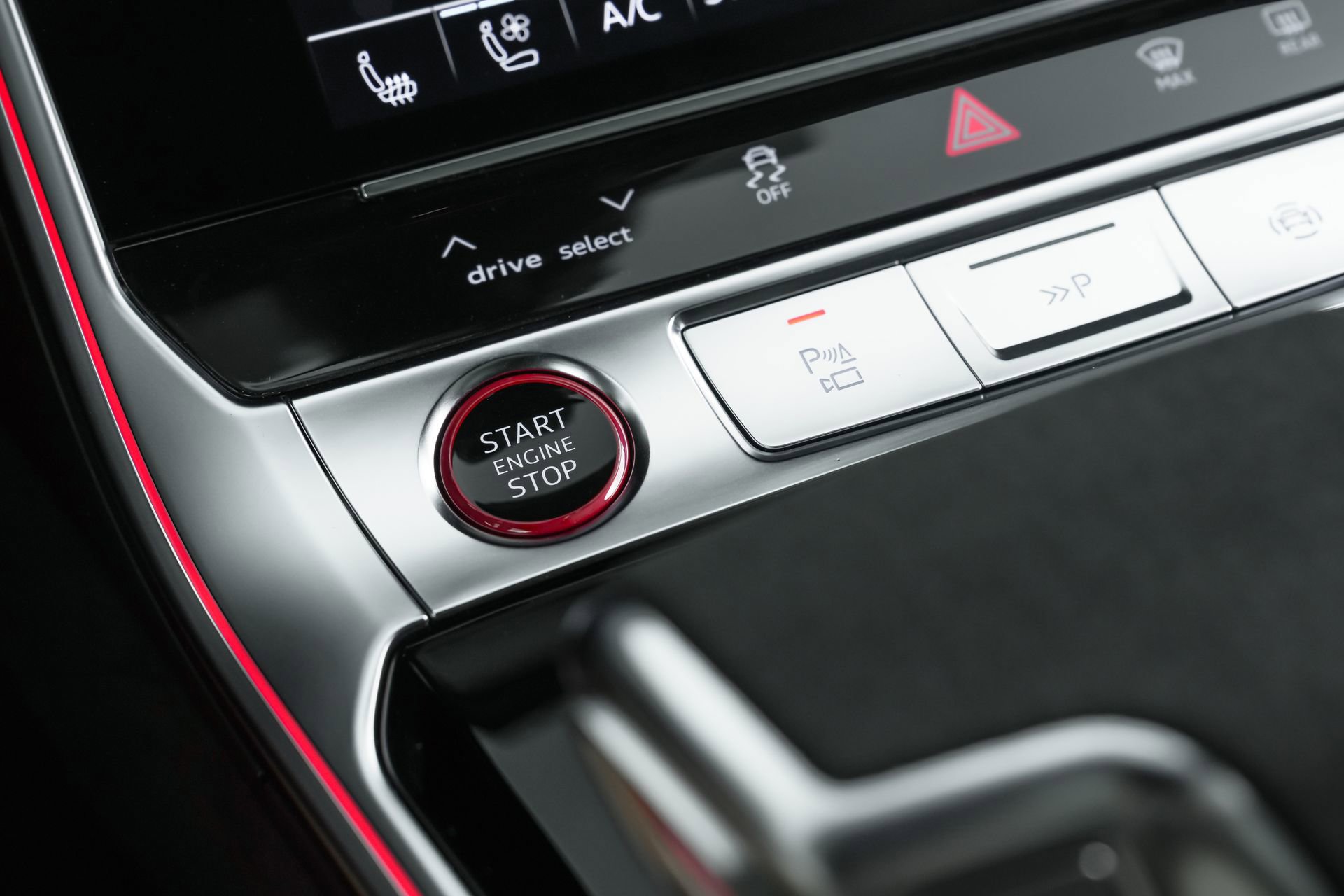 Used 2024 Audi RS 6 performance w/ Matte Carbon Package image 28