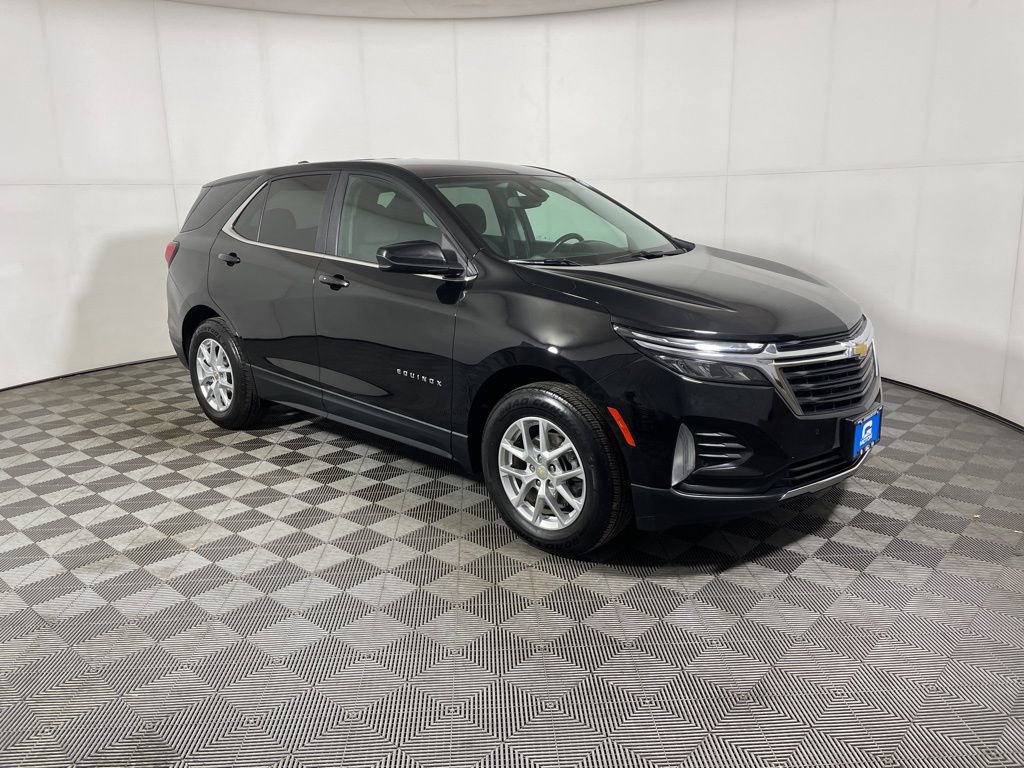 Used 2022 Chevrolet Equinox LT w/ Driver Convenience Package image 2