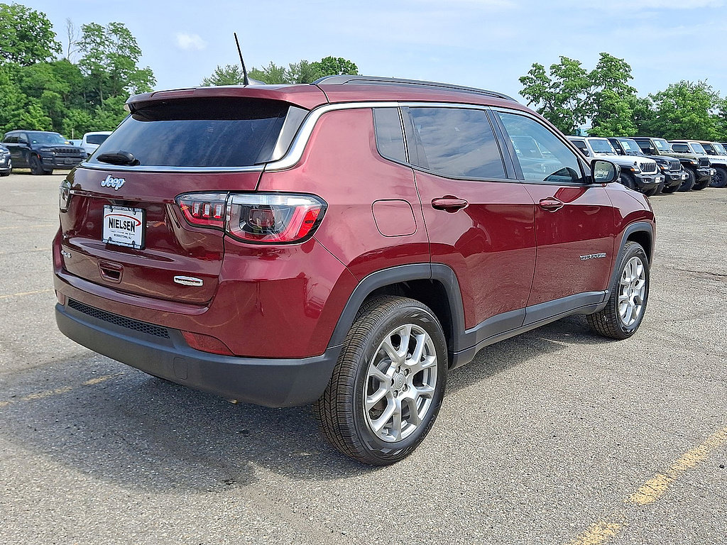Certified 2022 Jeep Compass Latitude AWD/4WD image 7