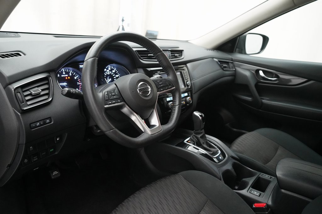 Used 2020 Nissan Rogue SV image 8