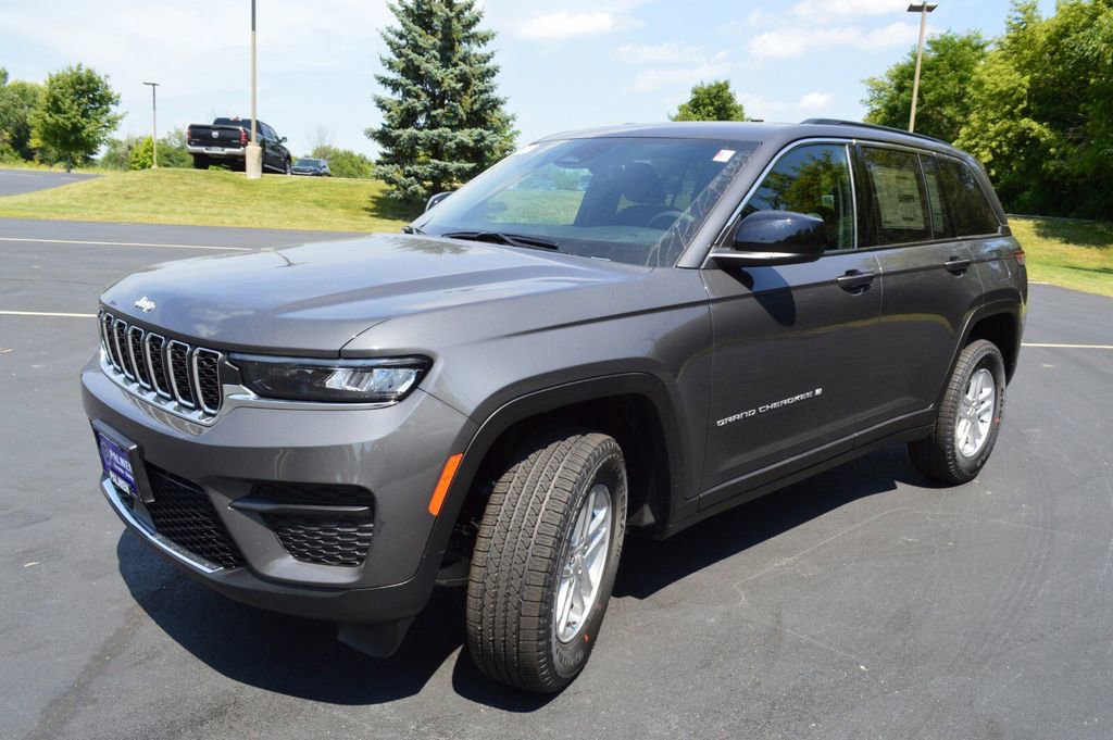 New 2025 Jeep Grand Cherokee Laredo w/ Luxury Tech Group I image 9