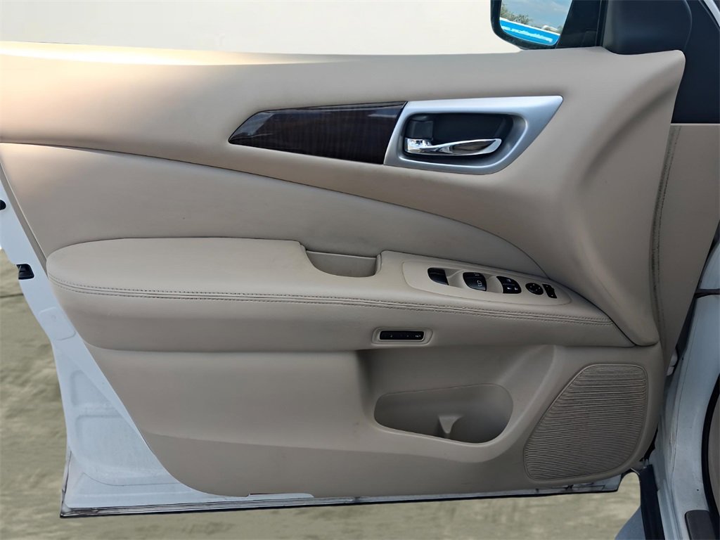 Used 2013 Nissan Pathfinder SL w/ Cargo Pkg image 19
