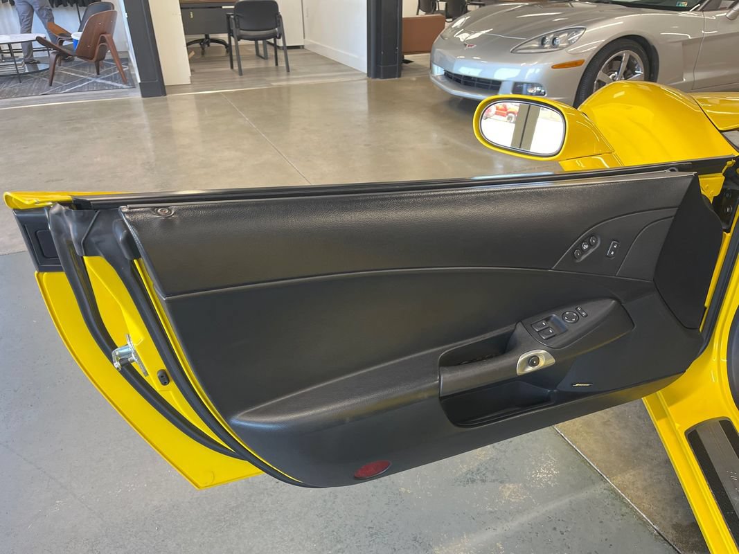 Used 2007 Chevrolet Corvette Convertible w/ Preferred Equipment Group RWD image 39