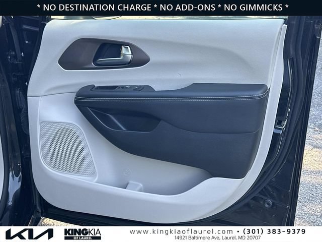 Used 2023 Chrysler Voyager LX FWD image 15
