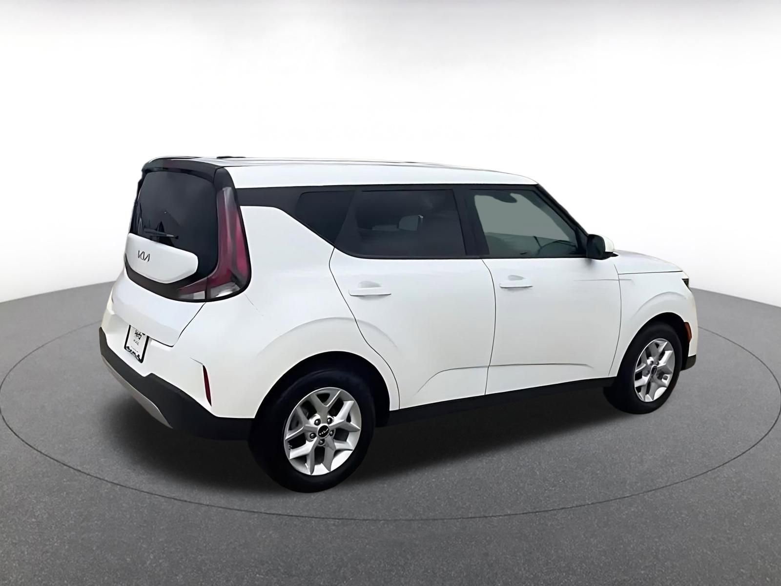 Used 2025 Kia Soul LX w/ LX Technology Package FWD image 15
