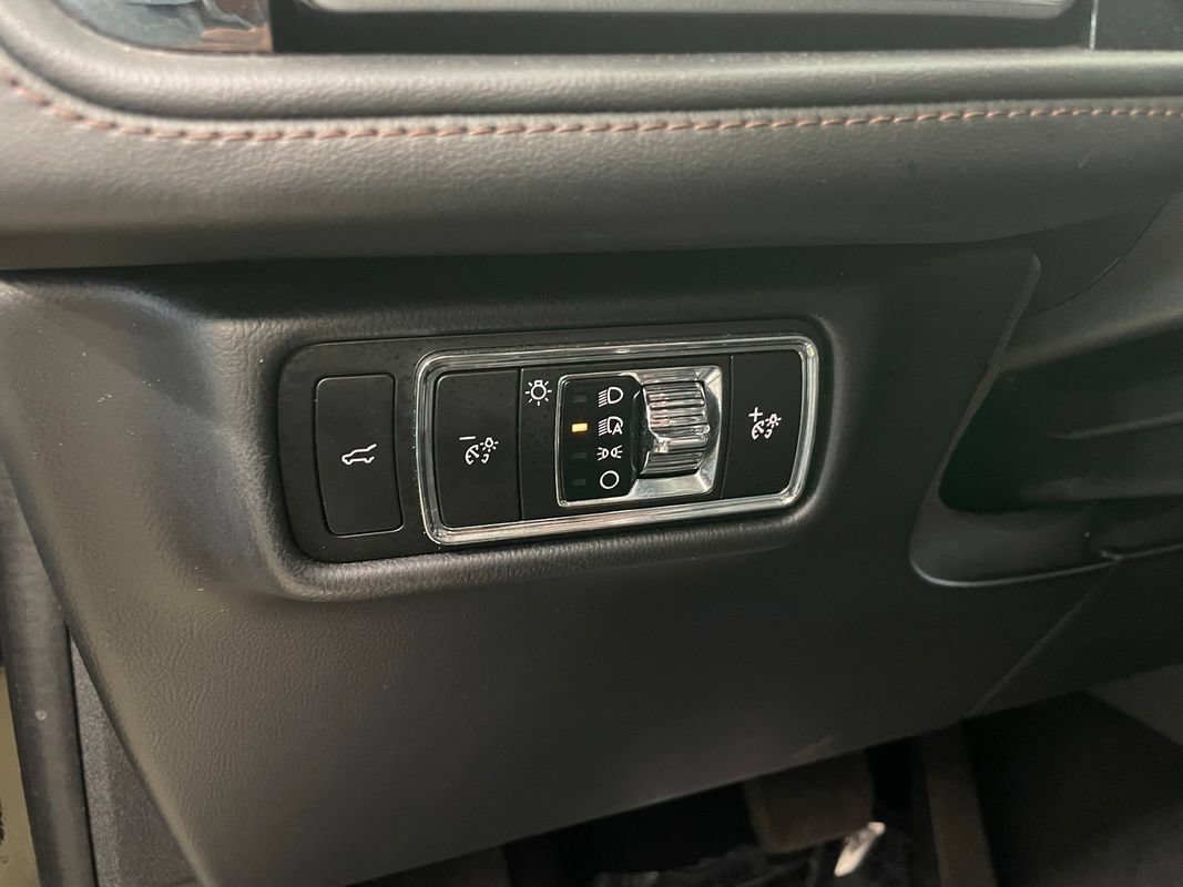 Used 2023 Lincoln Aviator AWD image 9