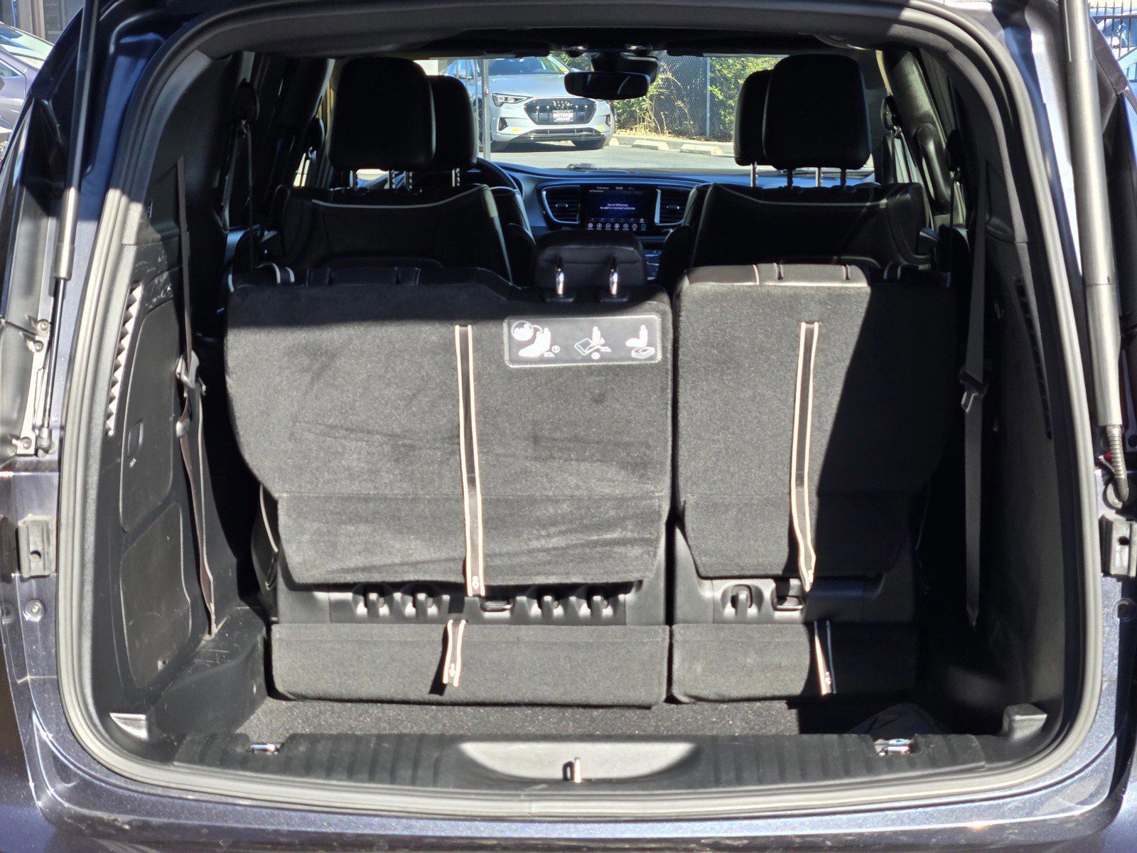 Used 2019 Chrysler Pacifica Limited w/ Advanced Safetytec Group image 9