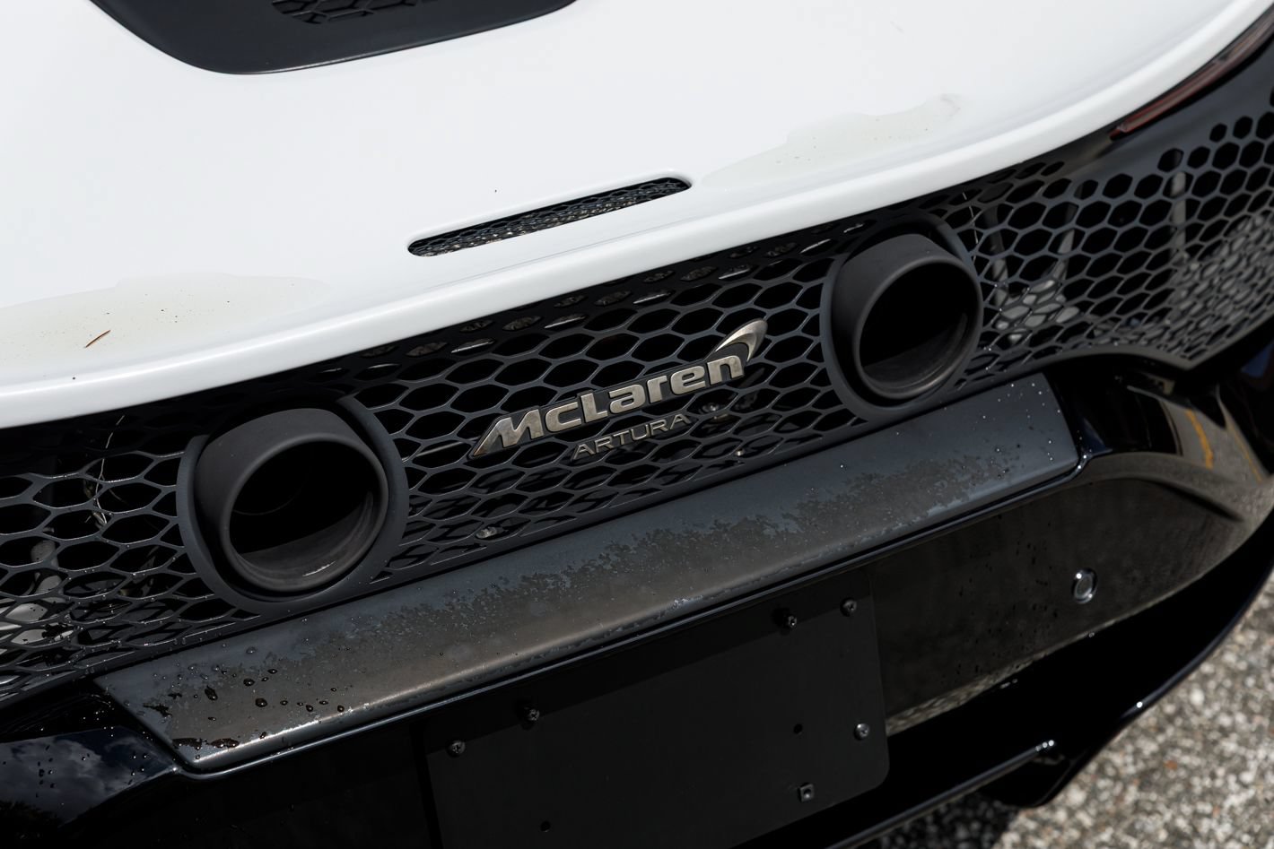 Used 2025 McLaren Artura Spider RWD image 12