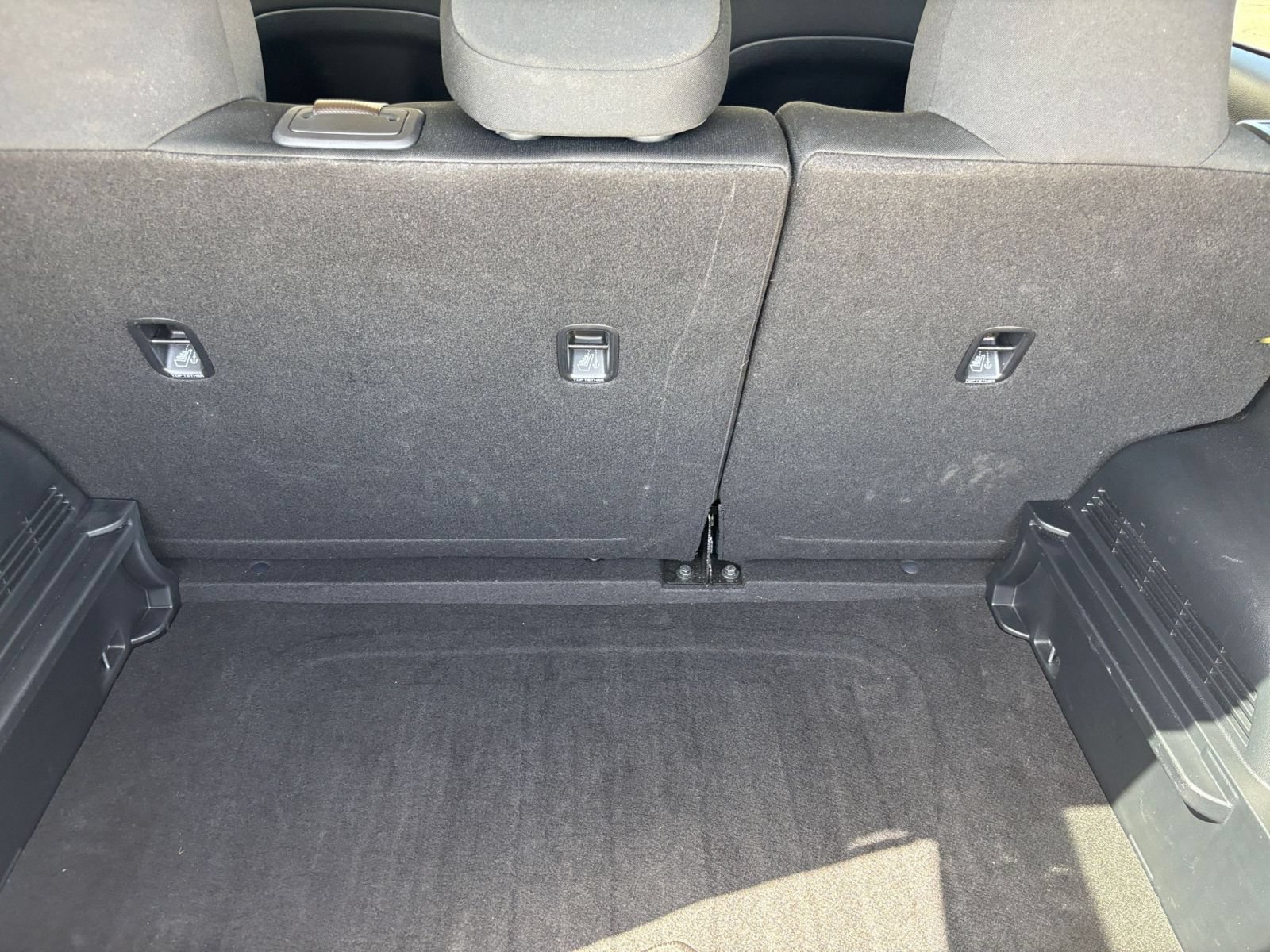 Used 2025 Kia Soul LX w/ LX Technology Package FWD image 28