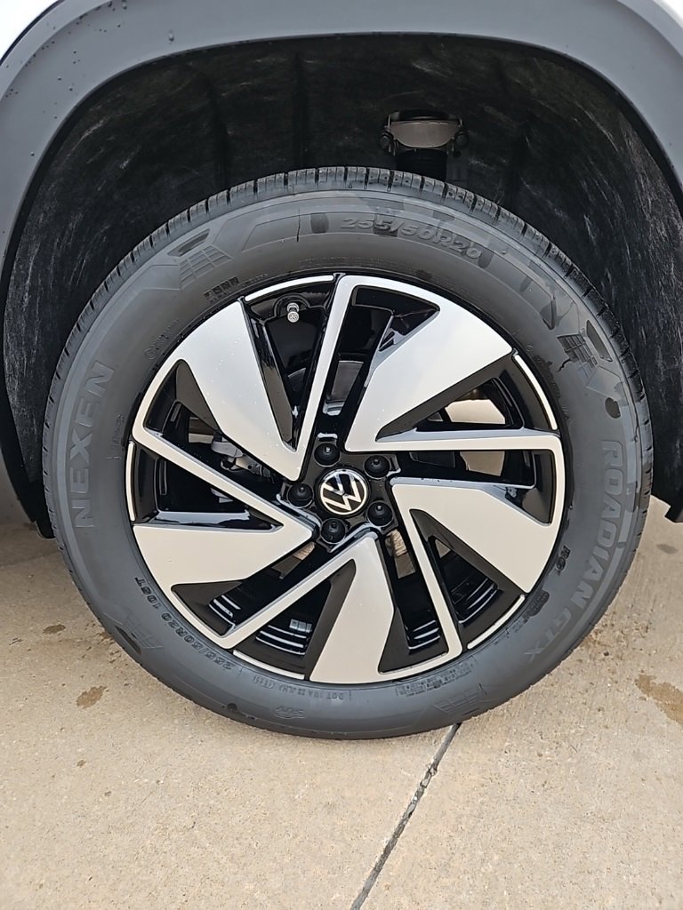 New 2026 Volkswagen Atlas SE image 9