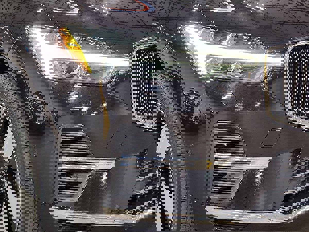 Used 2023 Volvo XC60 T8 Plus w/ Protection Package Premier image 14