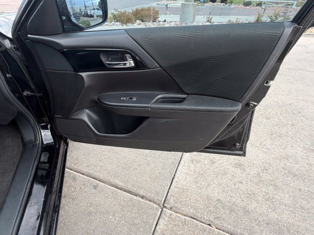 Used 2017 Honda Accord LX image 34
