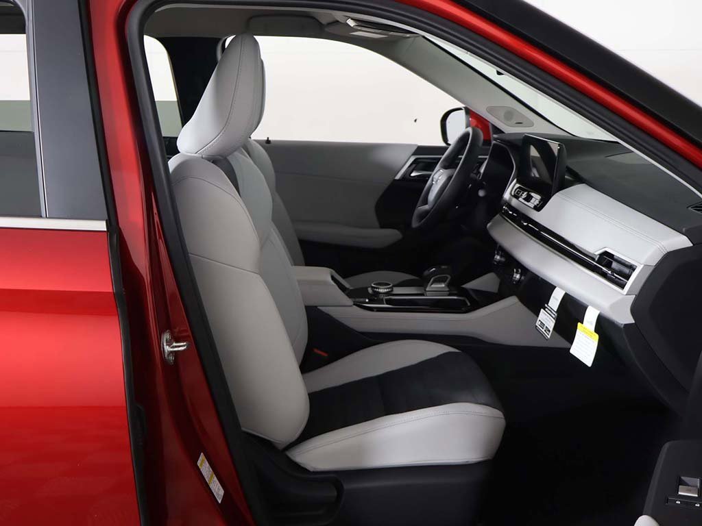 New 2025 Mitsubishi Outlander SE image 28