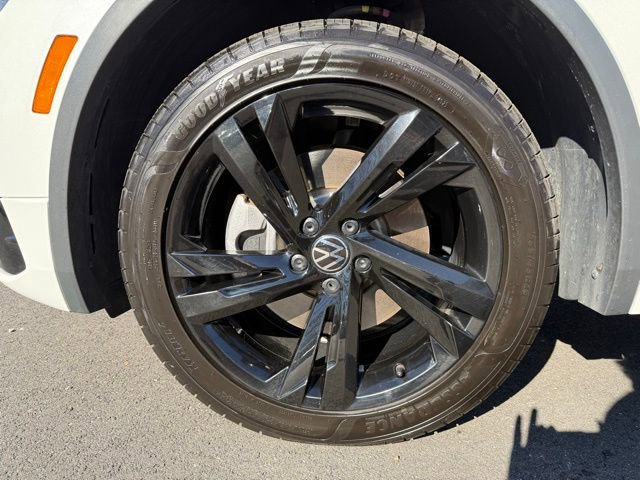 Used 2024 Volkswagen Tiguan SE R-Line image 9