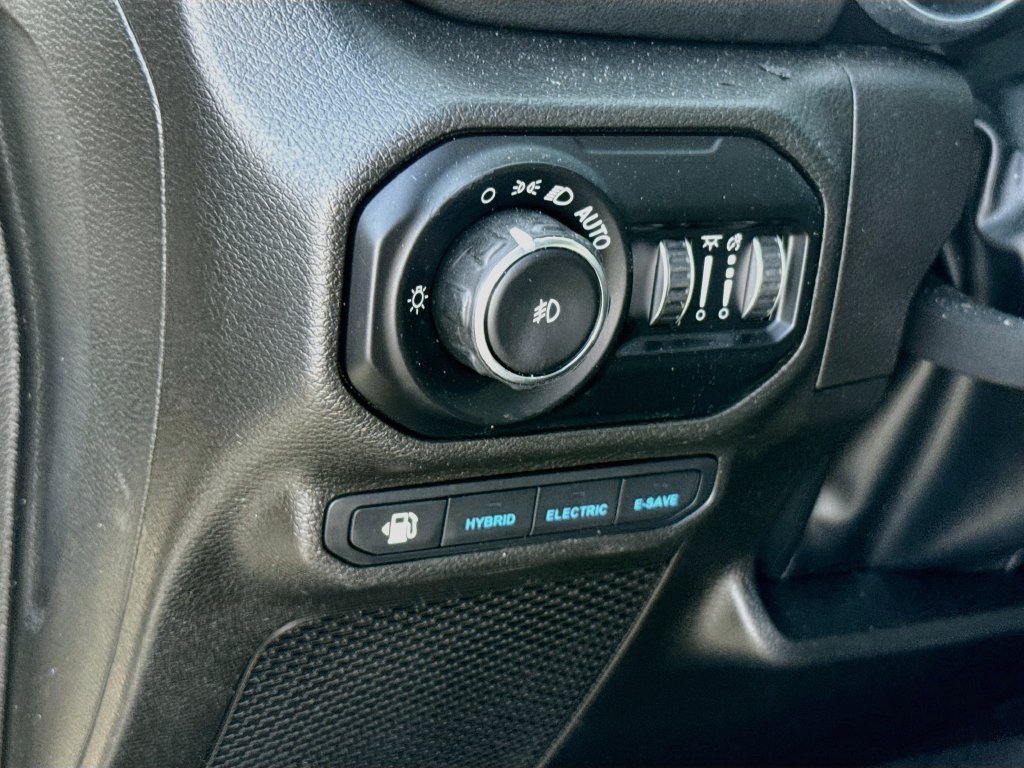 Certified 2022 Jeep Wrangler Unlimited Sahara AWD/4WD image 11