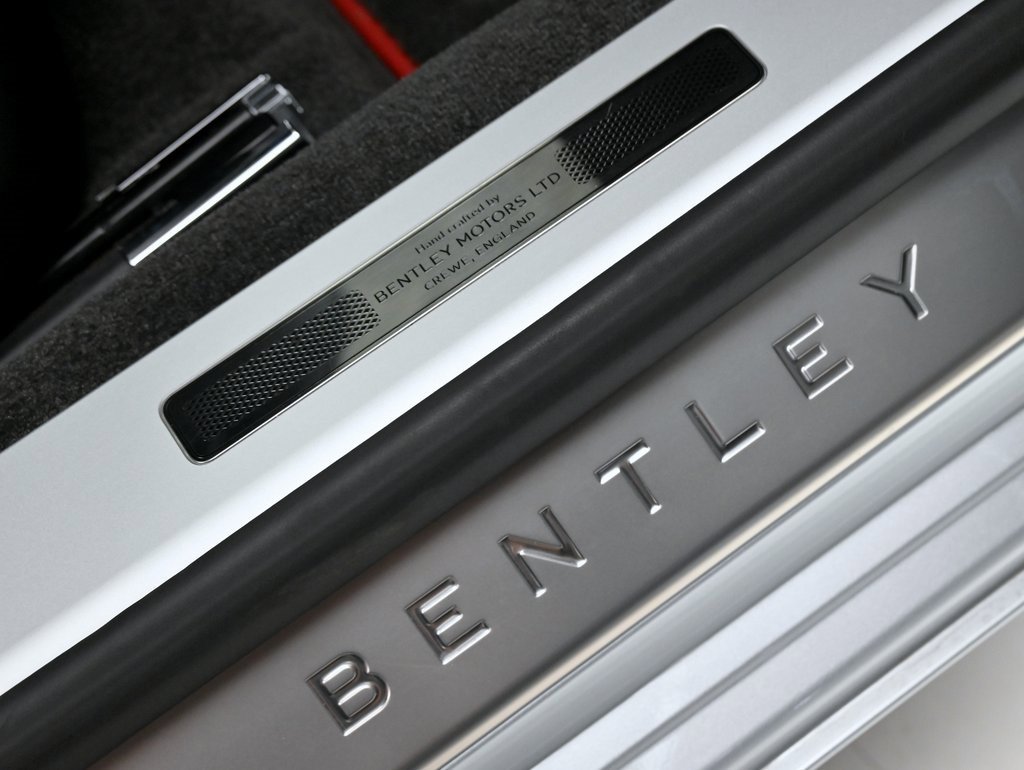 Certified 2021 Bentley Flying Spur V8 image 24