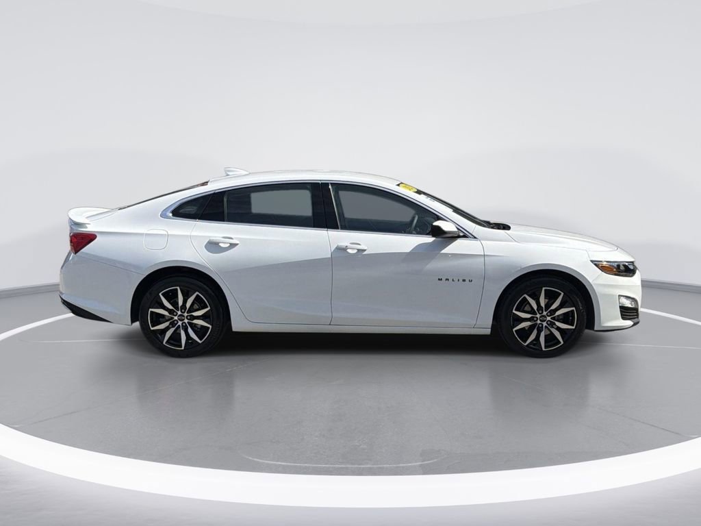 Used 2025 Chevrolet Malibu RS image 3