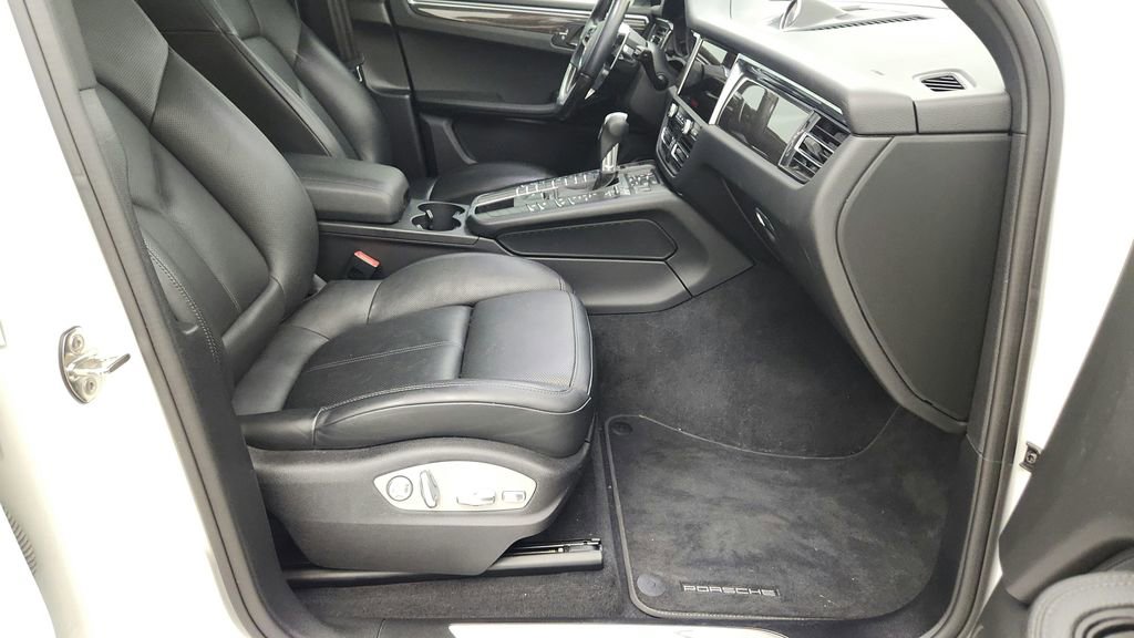 Used 2020 Porsche Macan S AWD/4WD image 45