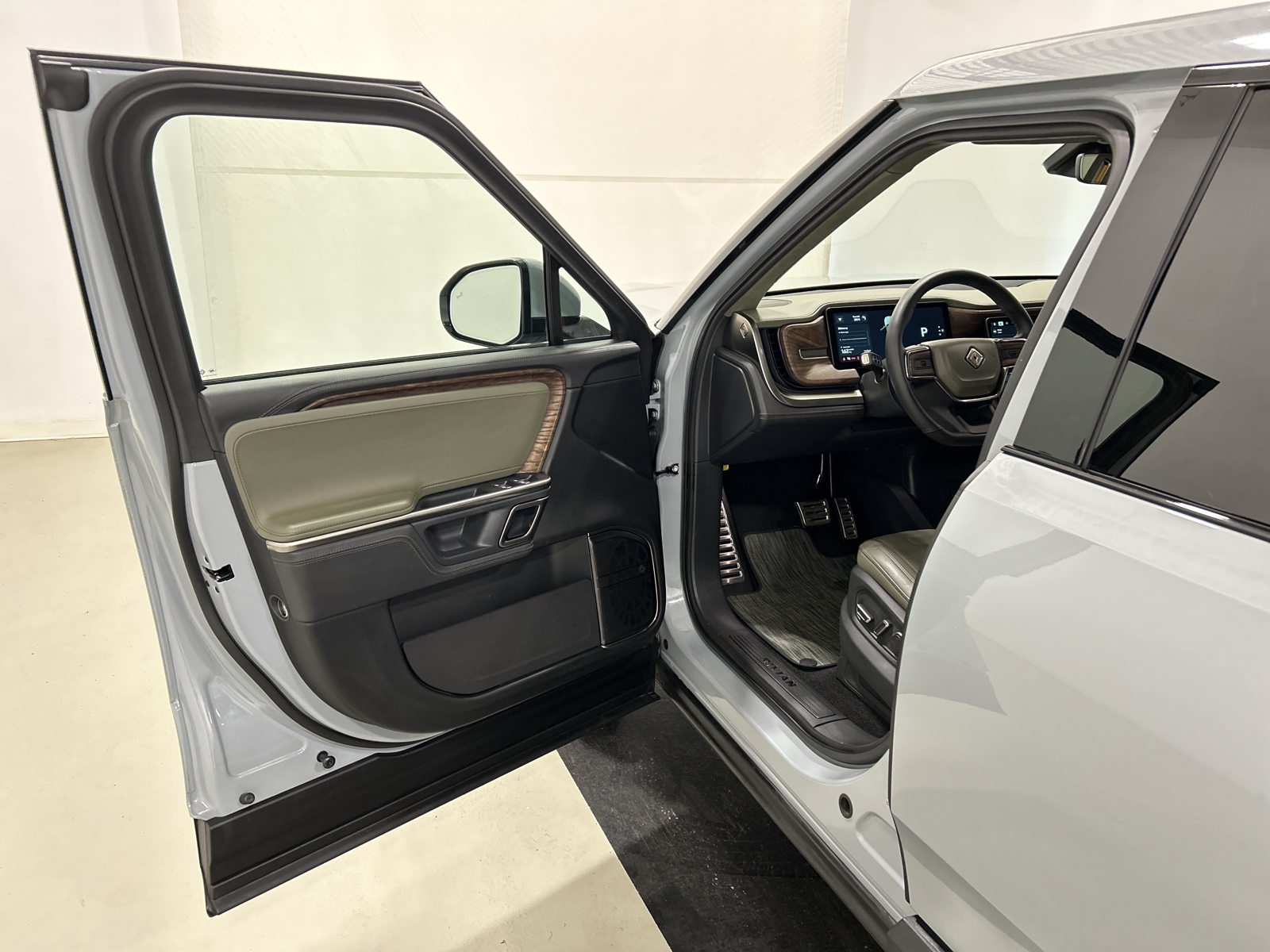 Used 2023 Rivian R1T Adventure Quad AWD/4WD image 16