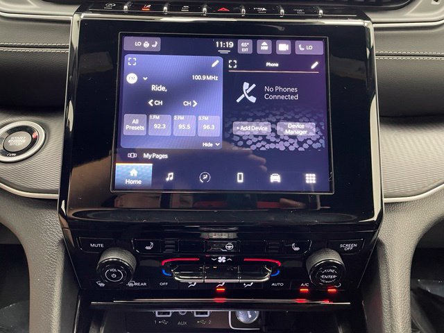 Used 2023 Jeep Grand Cherokee L Laredo AWD/4WD image 3