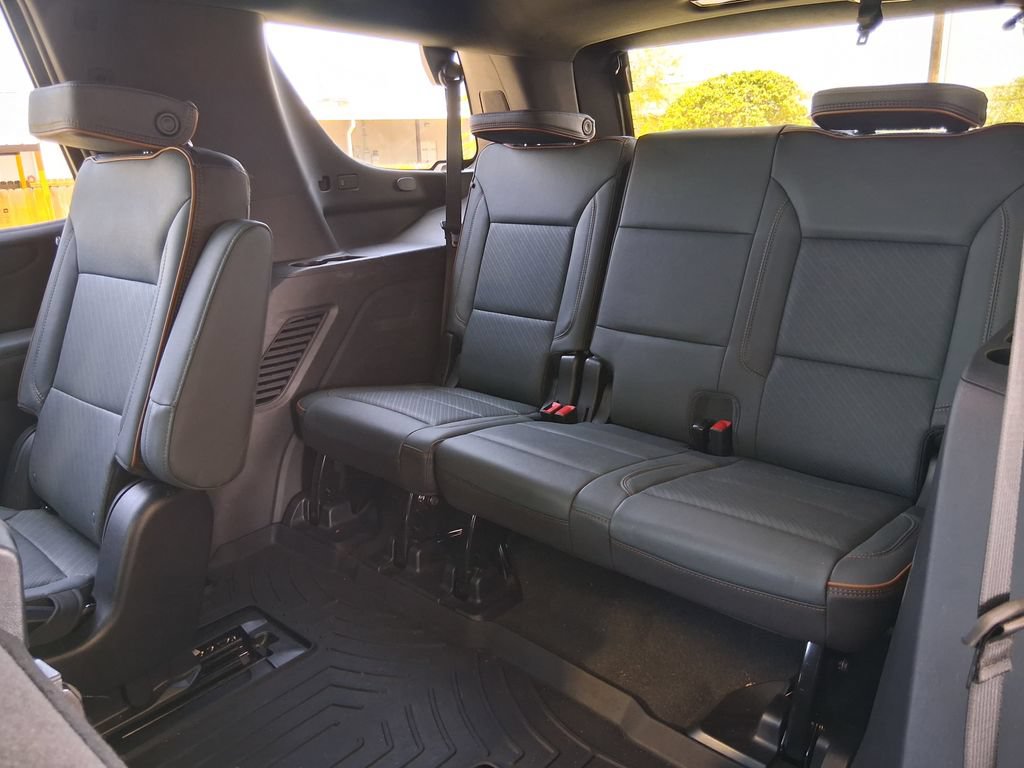 Used 2025 GMC Yukon AT4 AWD/4WD image 23