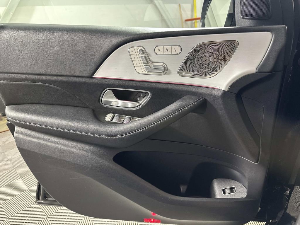 Used 2024 Mercedes-Benz GLS 450 4MATIC image 17