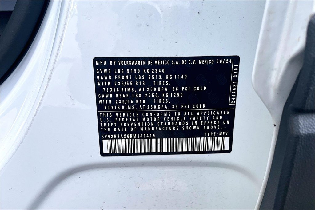 Used 2024 Volkswagen Tiguan SE FWD image 3