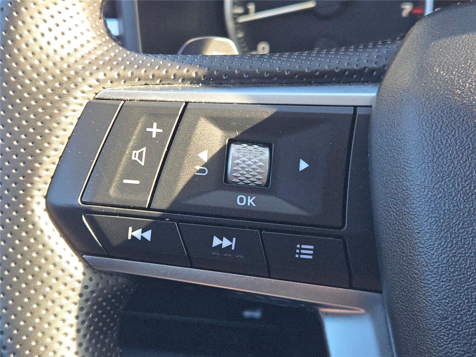 Used 2025 Mitsubishi Outlander SEL image 37