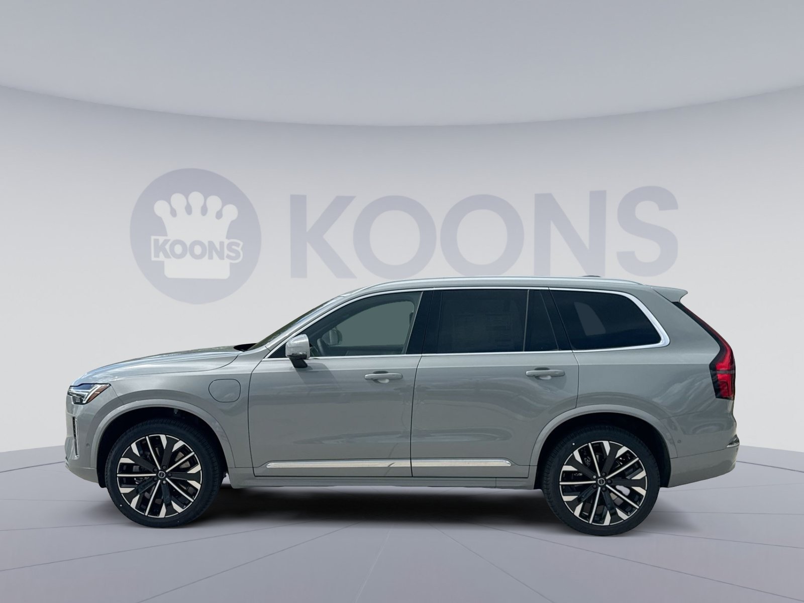 New 2026 Volvo XC90 T8 Plus w/ Protection Package Premier AWD/4WD image 2